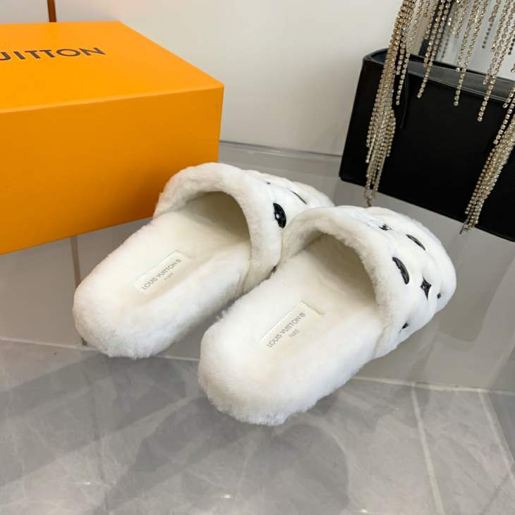 Picture of Louis Vuitton Slippers _SKULVsz35-40h0905621